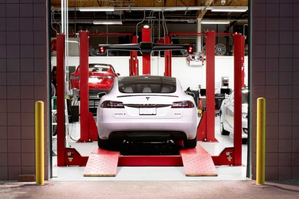 Following a tumultuous year for Tesla including a company relocation helmed by CEO Elon Musk, viral reports of cars on fire and other self-admitted quality control issues, Tesla has plummeted on Consumer Reports’ annual list of most-reliable carmakers.