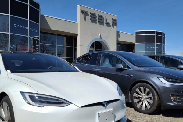 Tesla Sells 308,000 Units in Q4