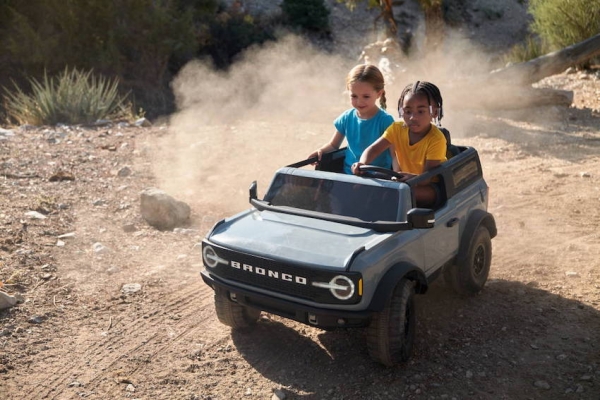 The Kid Trax Bronco ride on toy comes with tons of authentic details.