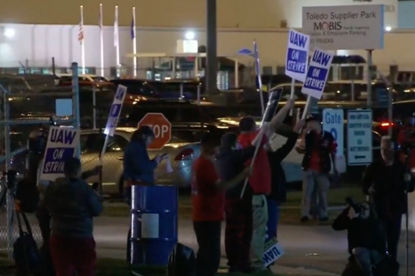 UAW workers on strike at Stellantis’ Jeep plant in Toledo, Ohio early Friday Morning Sept 15. 